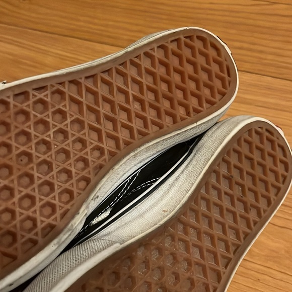 Classic black and white old skool low cut Vans - Picture 8 of 10